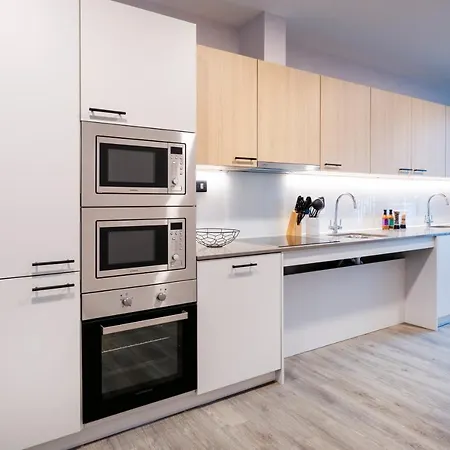 Coleman Court Summer Apartment *